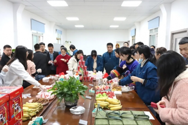 熱辣春日，滾燙人生 | 奧楷機械為女員工發(fā)放"女神節(jié)"禮物